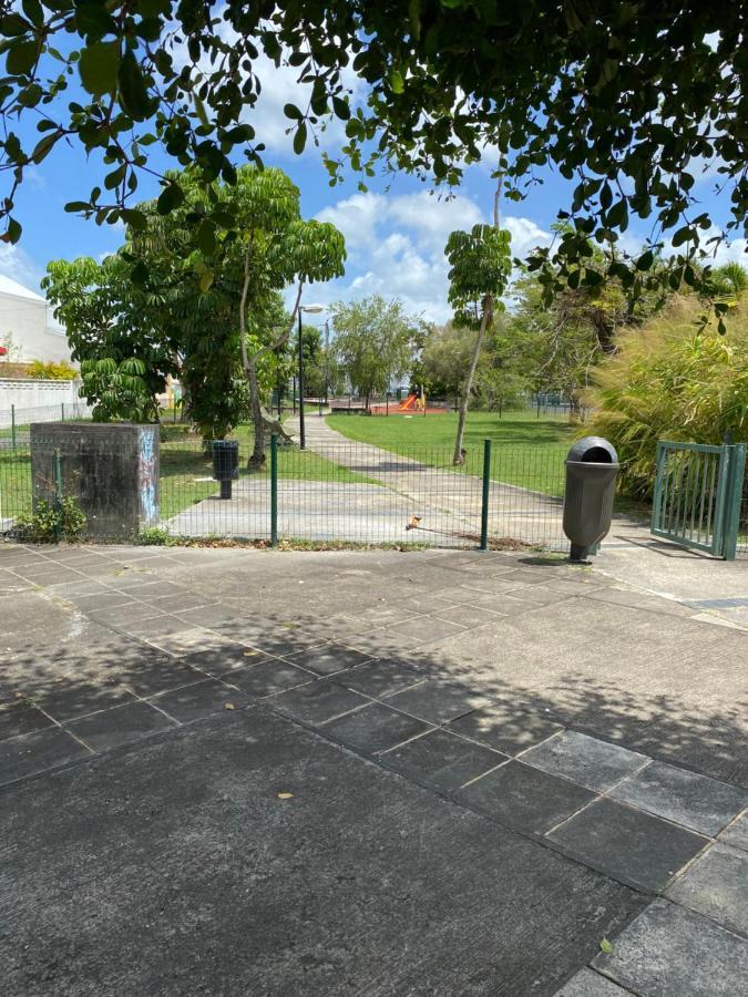Chez Marc Les Abymes Exterior foto